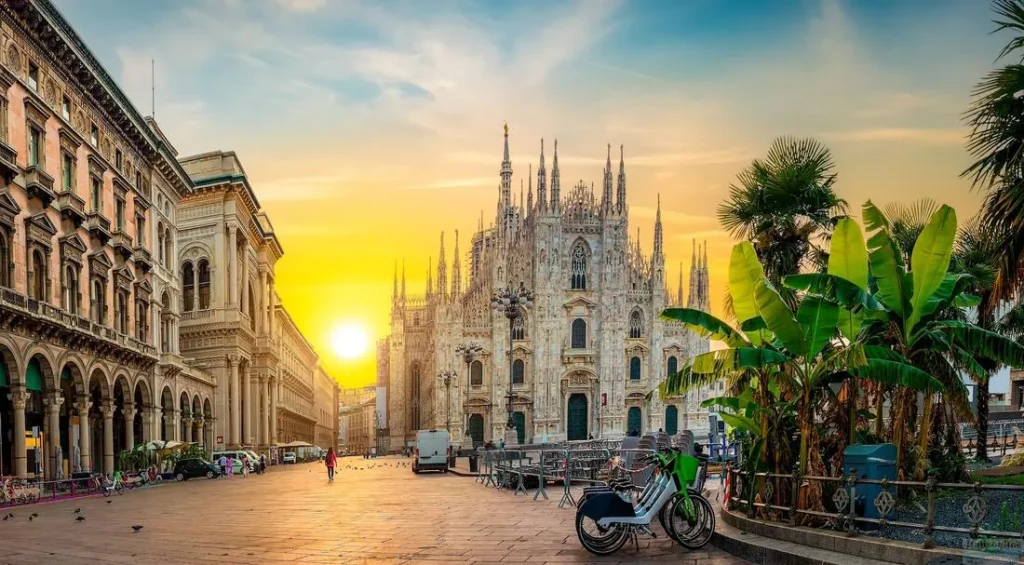 Vista panoramica di Milano con il Duomo e i grattacieli, simboli della città e rappresentativa di una buona assistenza wordpress a Milano.