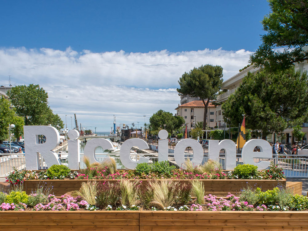 Assistenza riccione 24/7 WordPress, grafica che illustra il logo della città di Riccione